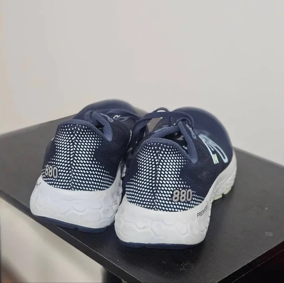 New balance - Picture 2 of 3